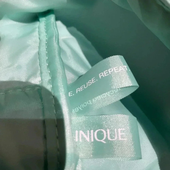 Clinique Ombré Green Polyester Cosmetics Makeup Bag - Picture 6 of 8